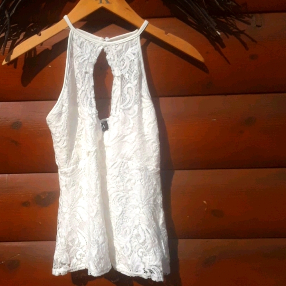 ⚜️  NWOT  WHITE/IVORY DRESSY Cut Away Shoulder Voins Lace Top  Size S  EUC